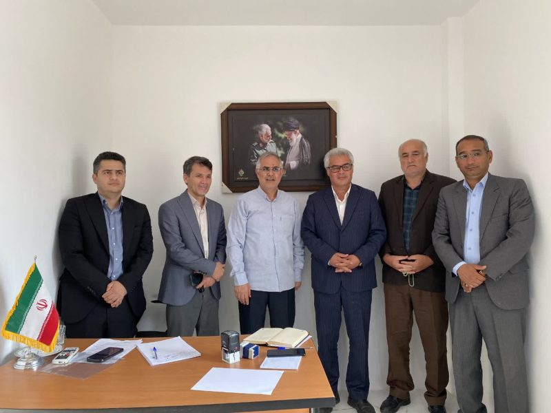 حضور فرماندار بندرترکمن در دفتر ارتباط مردمی نماینده مجلس شورای اسلامی