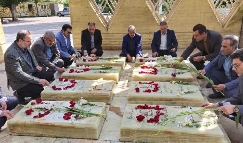 حضور مشاور مدیر توسعه منابع انسانی و رئیس امور ایثارگران شرکت ملی پالایش و پخش فرآورده‌های نفتی ایران در گلزار شهدای گمنام