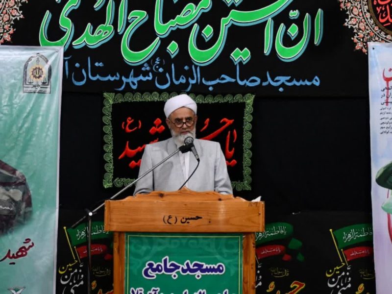شهدا پرچمداران عزت امت اسلامی‌اند