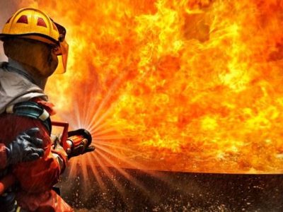 آتش‌سوزی فروشگاه لاستیک و سپرسازی با تلاش آتش نشانان مهار شد