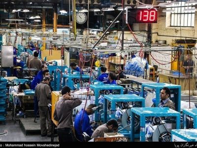 در راستای شعارسال سرمایه گذاری برای تولید،  کمیته امداد گلستان در ازای بکارگماری مددجویان بسته های تشویقی به صاحبان صنایع و کارفرمایان اعطاء می کند