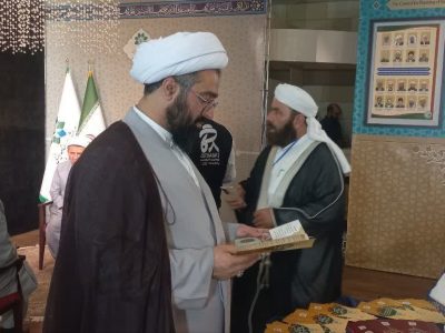 بازدید رئیس مرکز اسلامی گلستان، از غرفه دبیرخانه شورای برنامه‌ریزی مدارس علوم دینی اهل‌سنت در سی و نهمین کنفرانس بین‌المللی وحدت اسلامی