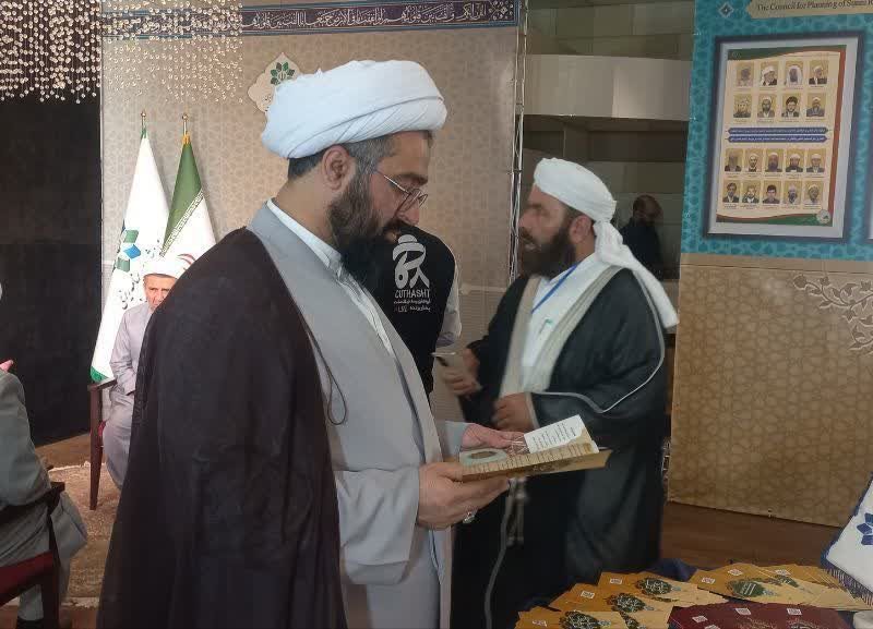بازدید رئیس مرکز اسلامی گلستان، از غرفه دبیرخانه شورای برنامه‌ریزی مدارس علوم دینی اهل‌سنت در سی و نهمین کنفرانس بین‌المللی وحدت اسلامی