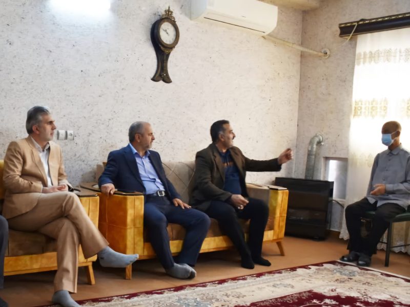 دیدار فرماندار شهرستان علیآبادکتول با جانباز بسیجی