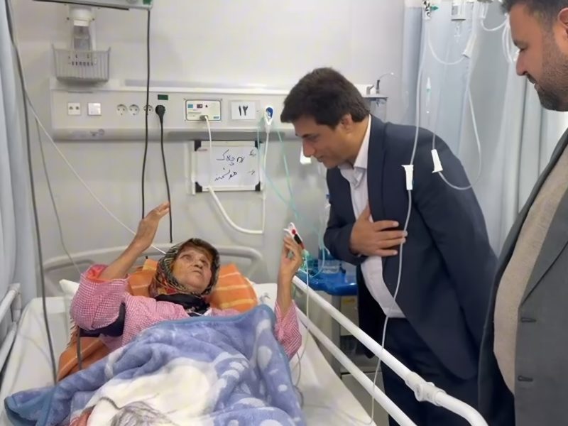 عیادت دکتر قائم‌مقام نماینده مجلس شورای اسلامی از مادران بیمار به مناسبت میلاد حضرت فاطمه زهرا (س) و روز مادر