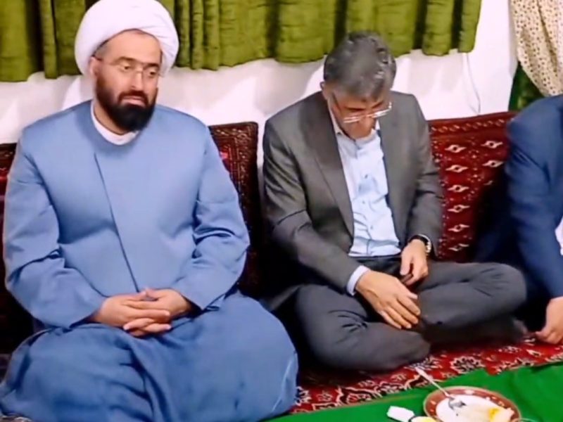حضور مدیر مرکز اسلامی گلستان در مراسم چهلمین روز درگذشت مادر فعال رسانه‌ای اهل سنت