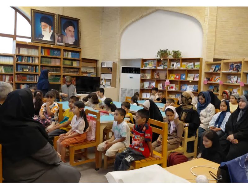 محیطبانان به کتابخانه آمدند؛ آموزش الفبای مهربانی با طبیعت در کانون «گلشن» گرگان