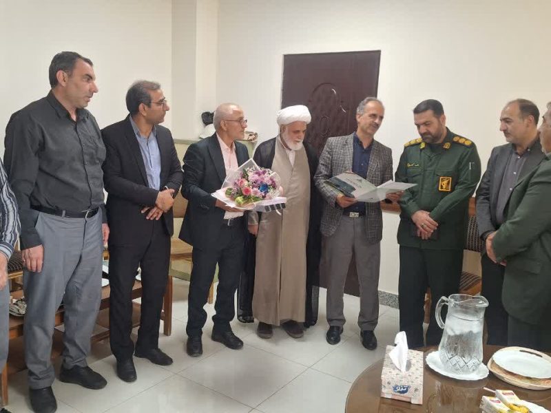 تجلیل از آزادهٔ سرافراز صنعت گاز در نگین‌شهر؛  بازخوانی خاطرات  اسارت و تأکید بر ضرورت کتاب‌نگاری از تجربیات آزادگان